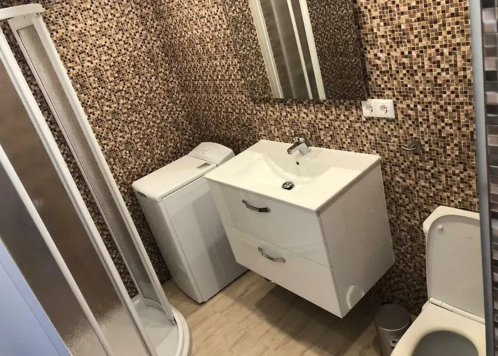 Apartament 4-2, Edificio Eden Roc I *