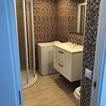 Apartmán 4-2, Edificio Eden Roc I *